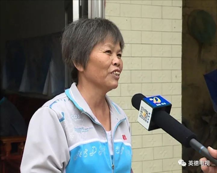 郭子愿的亲戚,乡邻都聚集到郭子愿家中观看比赛视