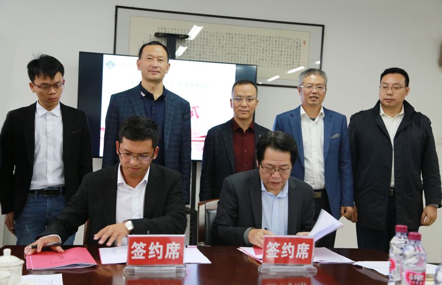 喜讯云天化中学与昭通艾斯学校合作办学正式签约