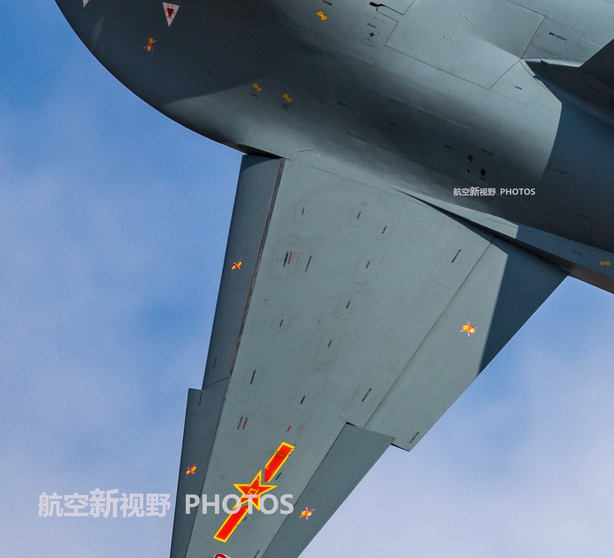 洪都教10高清美图机体寿命达到10000小时精湛做工无可挑剔