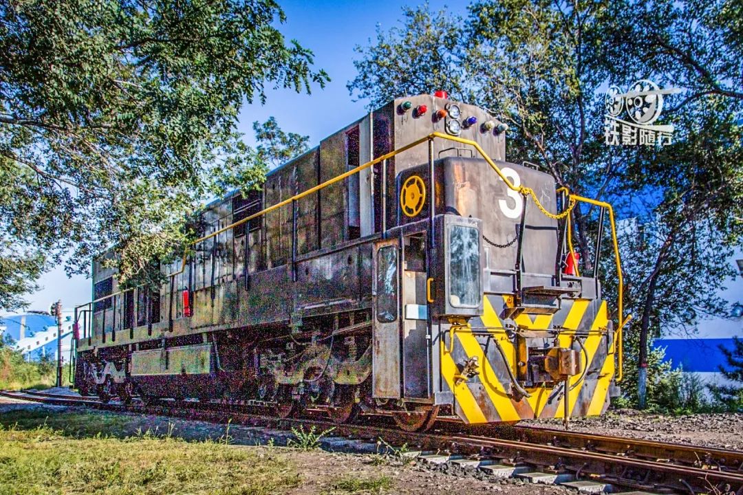 铁影安太堡煤矿的u33c型遥控内燃机车