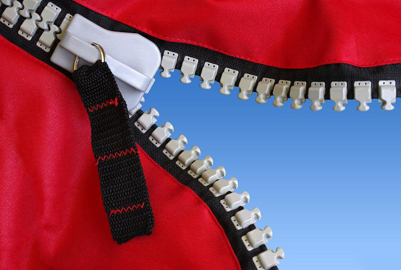 在中国,有一家公司卖1毛钱的纽扣,市值却超过了6400000000元_明丕白