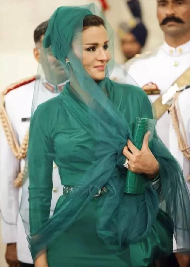 卡塔尔王妃,出生卑微,却成功逆袭成世界上最会赚钱的女人