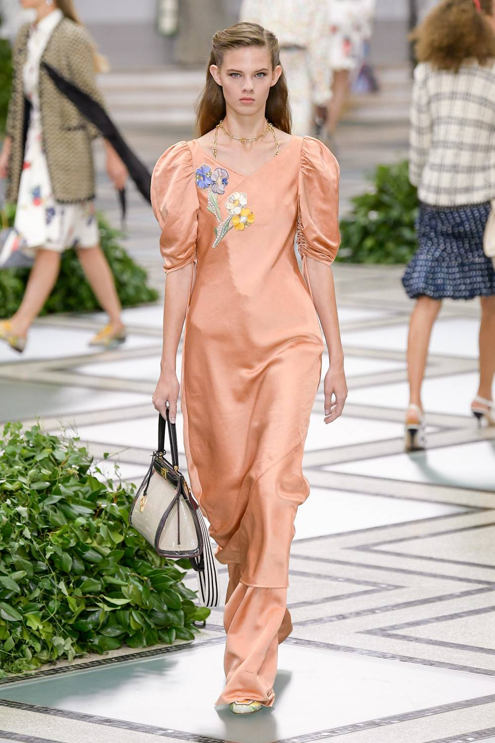 2020春夏时装周流行趋势——泡泡袖