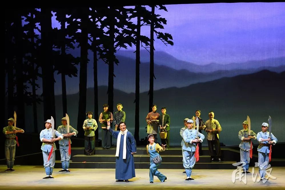 姚剧《童小姐的战场》亮相中国戏剧节_余姚市