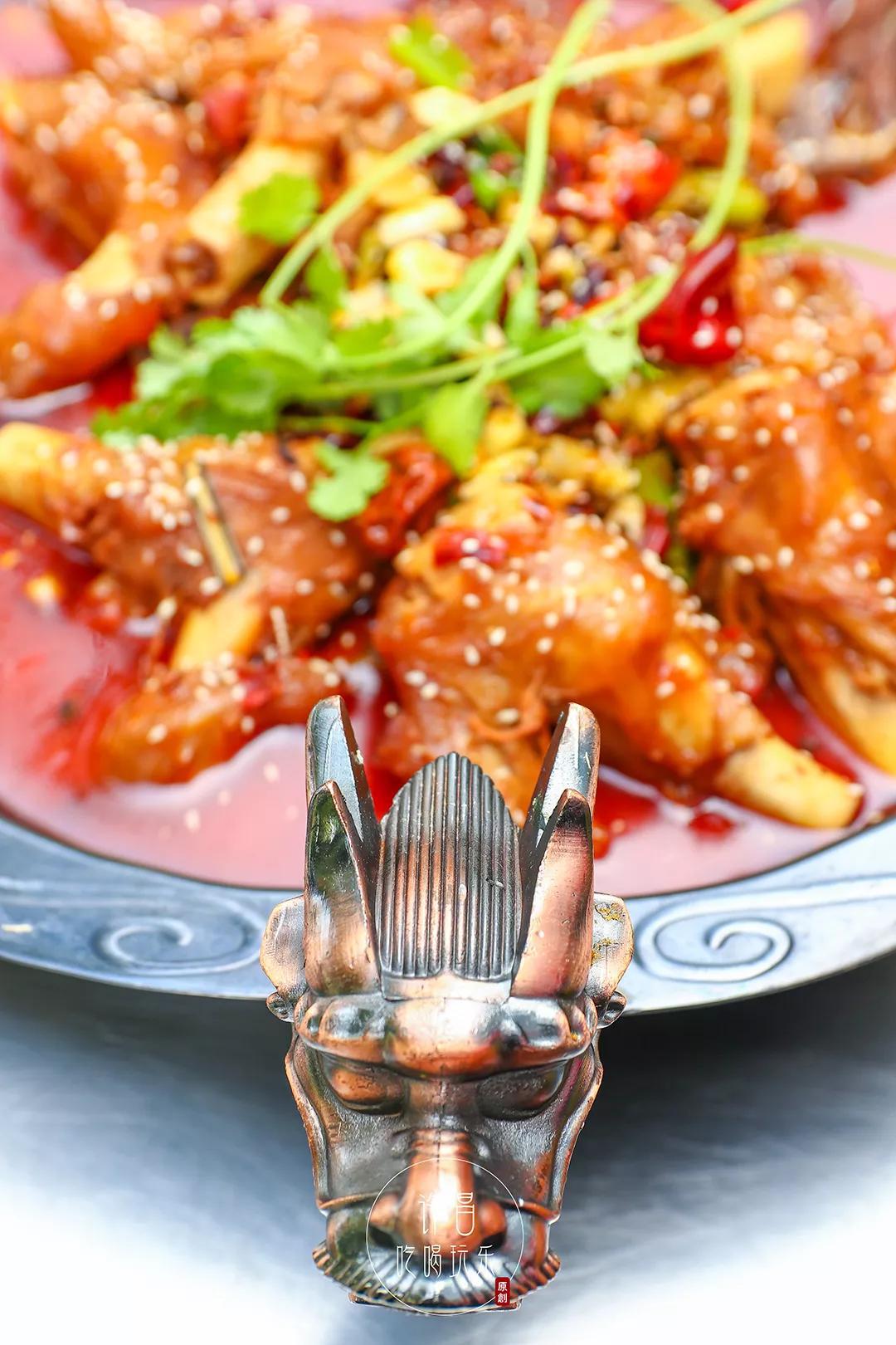 许昌惊现"能吸骨髓"的羊拐筋双龙头火锅!