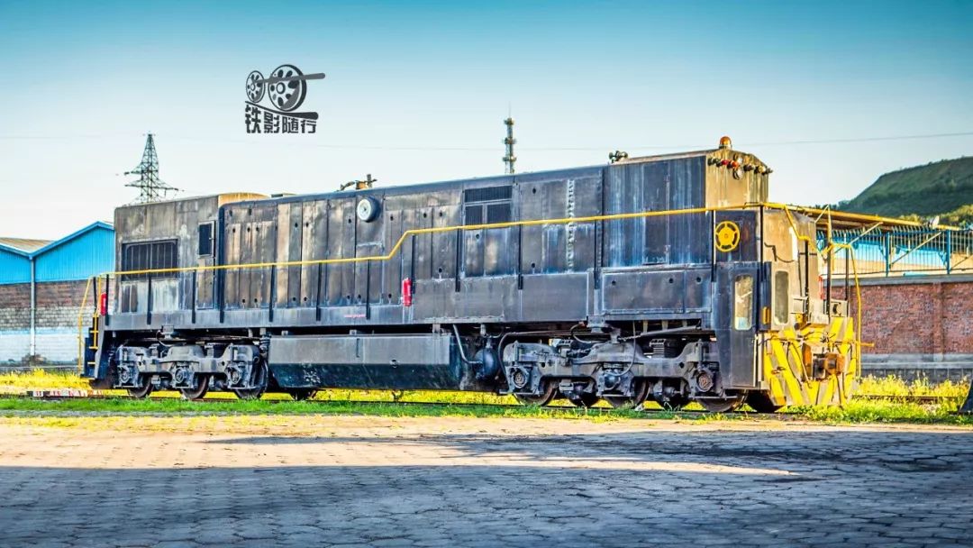 铁影安太堡煤矿的u33c型遥控内燃机车