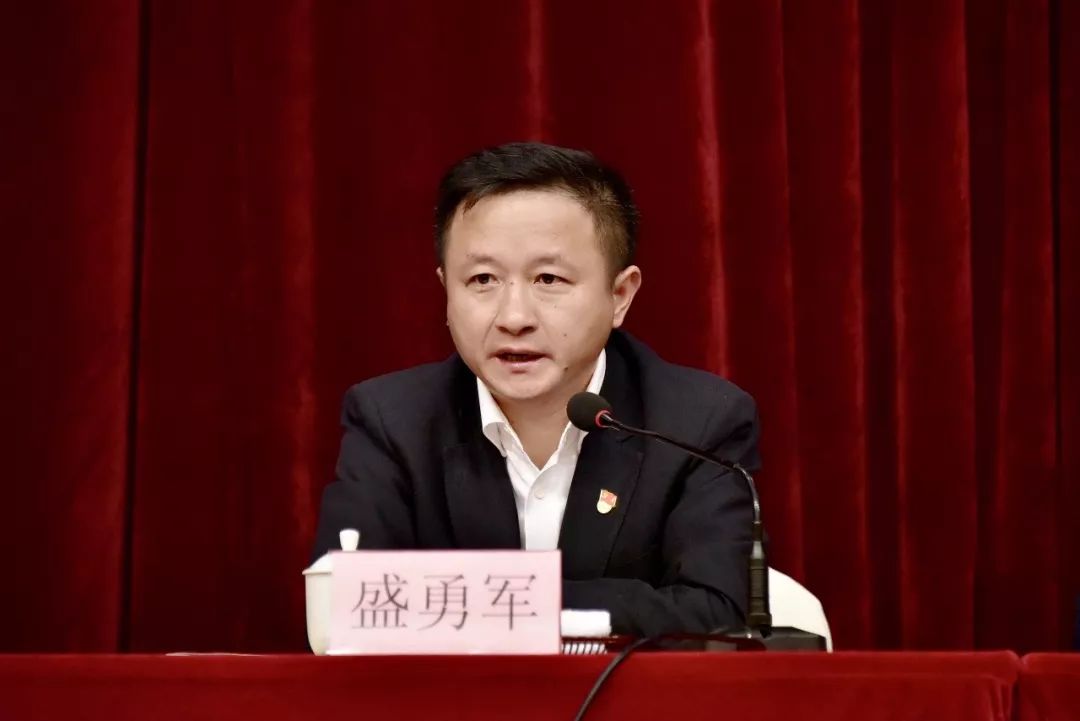 市委书记盛勇军到会作桐乡市经济社会发展形势报告,市委副书记,市长