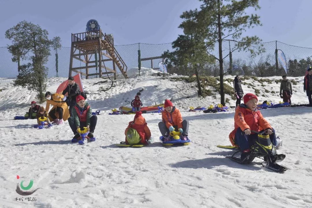 文旅资讯这个冬季野玉海观光小火车带你感受疯滑雪跃