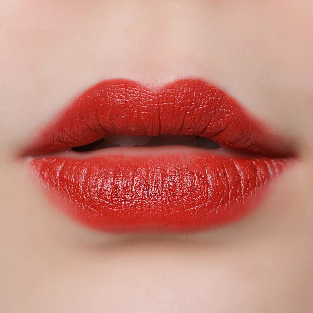 使用前使用后除了口红cp,凡士林家的其他唇部产品也都很不错.