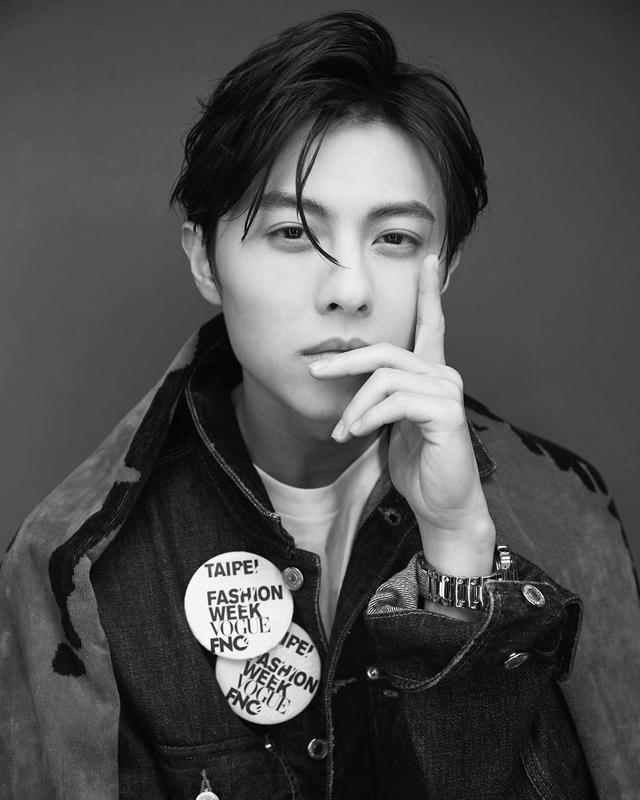 王子邱胜翊拍率性写真 演绎牛仔时尚帅气无限