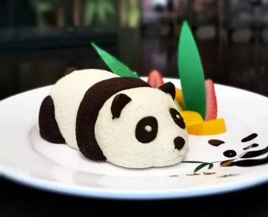 毗邻以国宝大熊猫闻名于世的成都大熊猫繁育研究基地,是来蓉看熊猫的