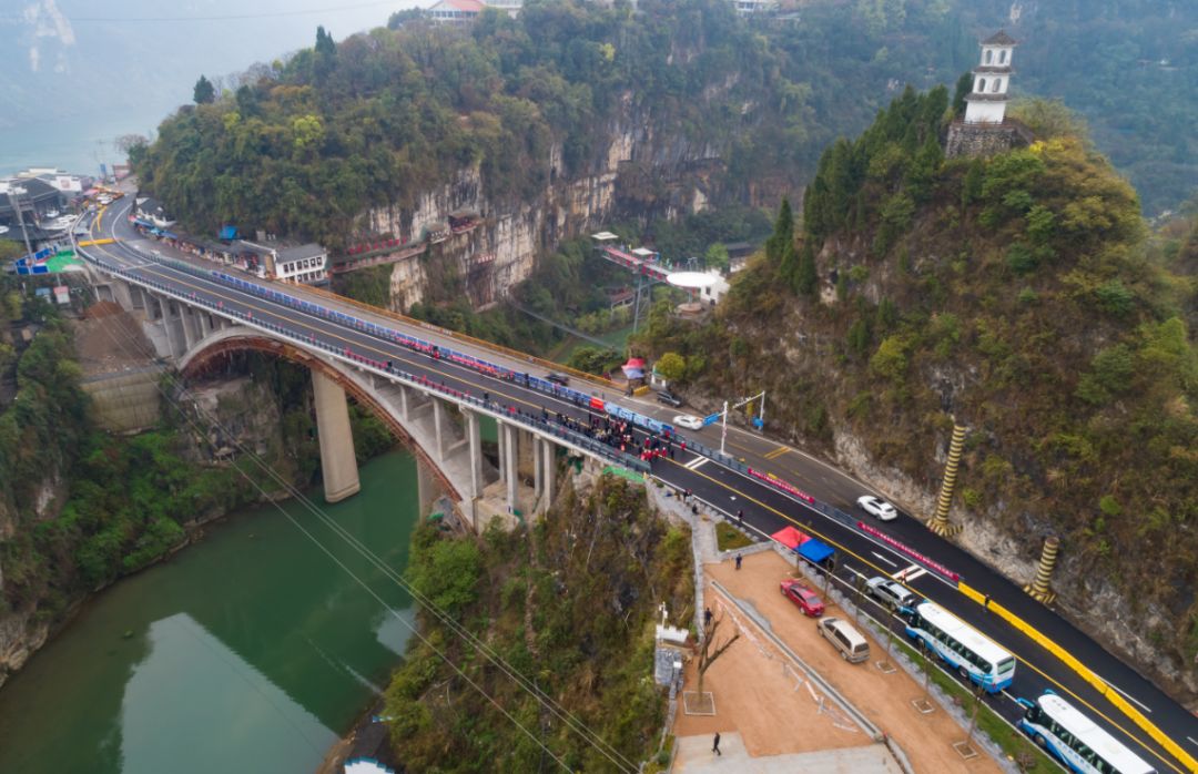 三峡通是大国重器三峡工程所在地是湖北省域副中心城市长江中上游结合