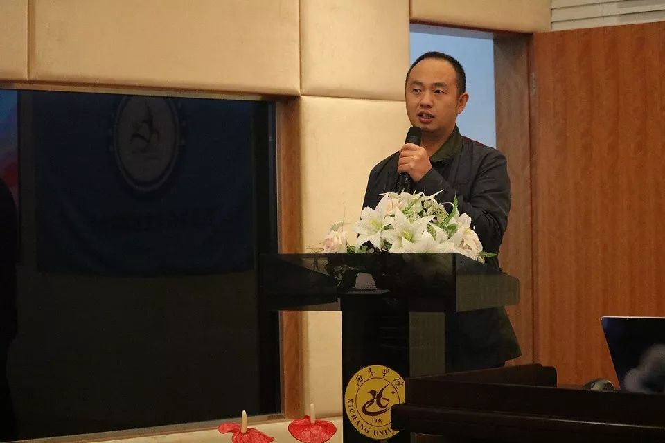 紧接着,共青团西昌学院委员会副书记胡建春老师致辞.