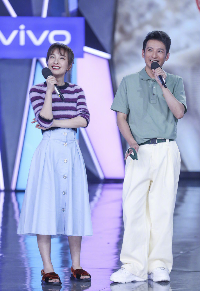 但吴昕身高本身就不算高挑,身材比例也是硬伤,因此才会有很多人吐槽她