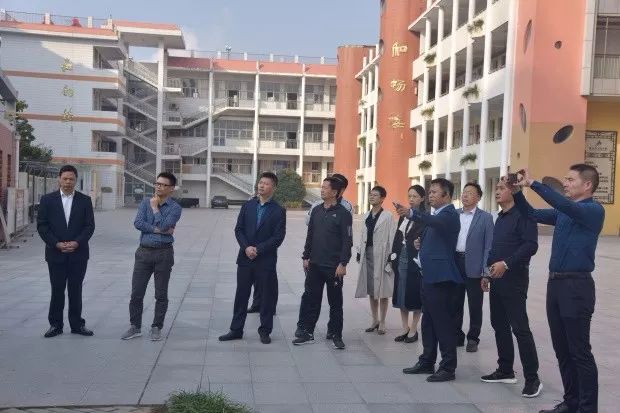 并听取张校长"理念导航,开启新视界 目标索引,铸就新辉煌"学校办学