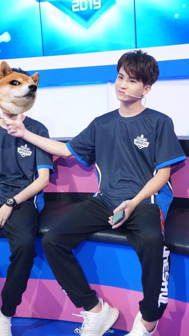 电竞爱好者的足球梦虎牙六尾林冲的跨国互助之旅