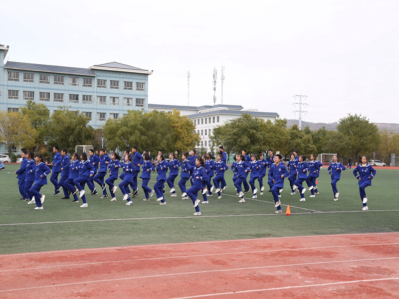 平凉五中举行课间操比赛