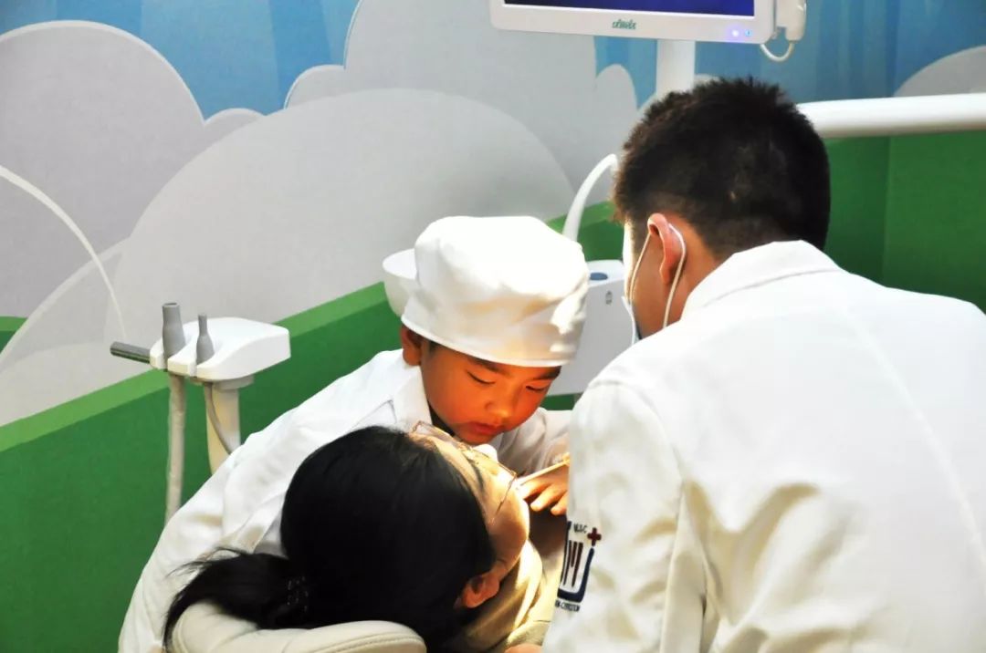 今天我是小牙医做个保护牙齿的小卫士