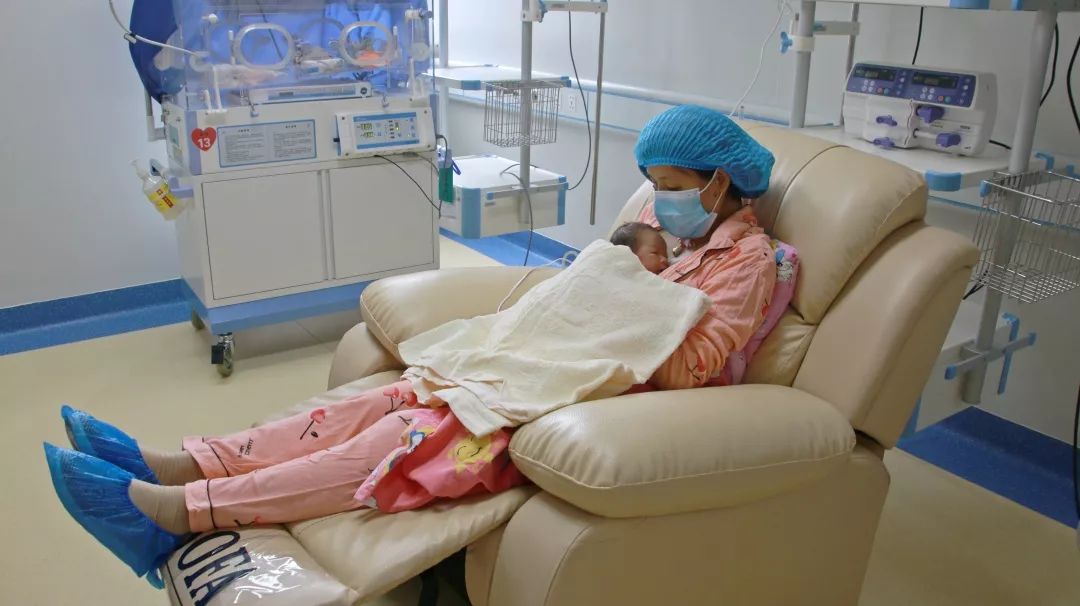 阳朔县妇幼保健院新生儿科开展早产儿袋鼠式护理获好评
