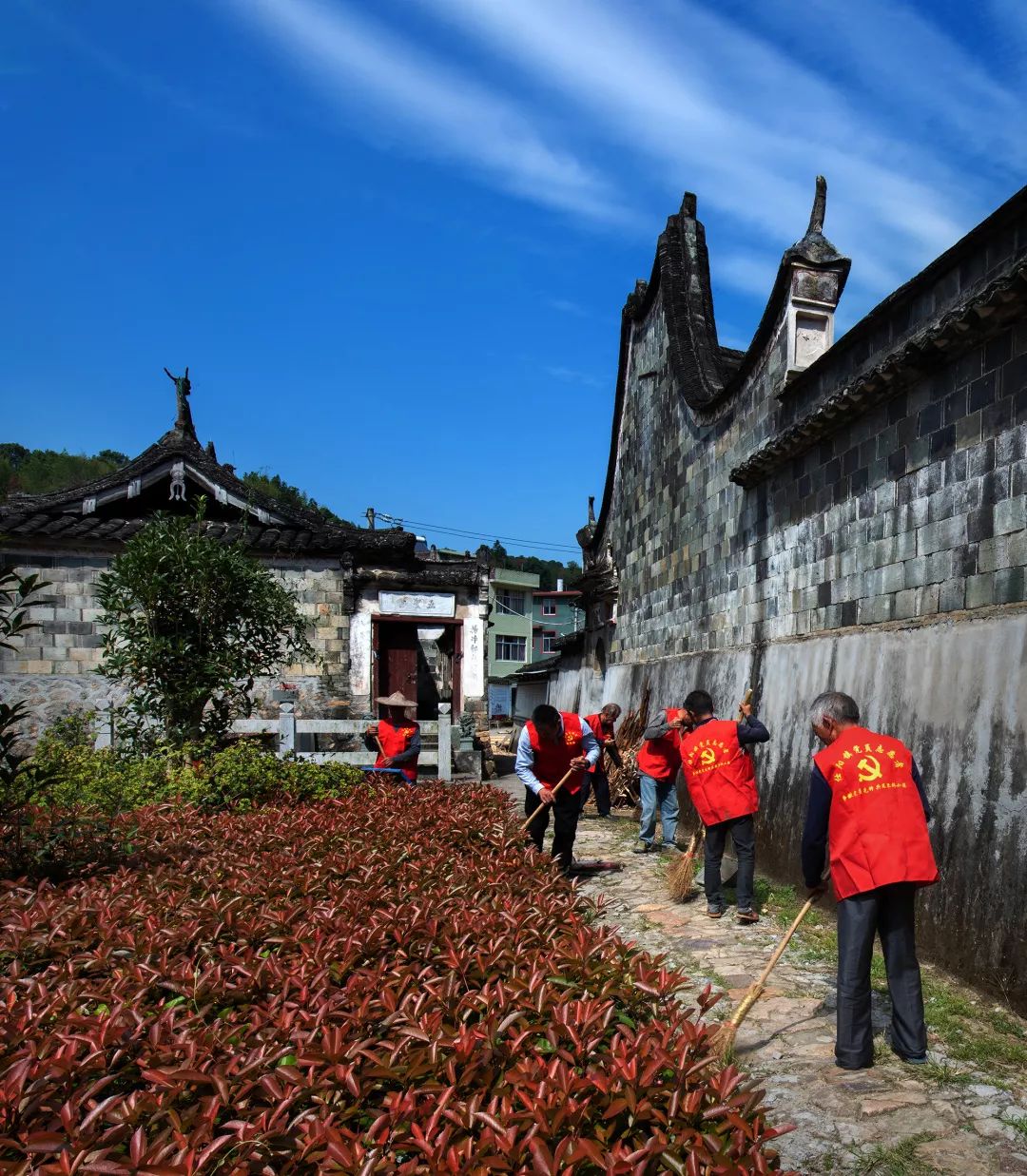蓝天白云,青山绿水,古民居,新家园在这里互相辉映.文字:仕阳镇