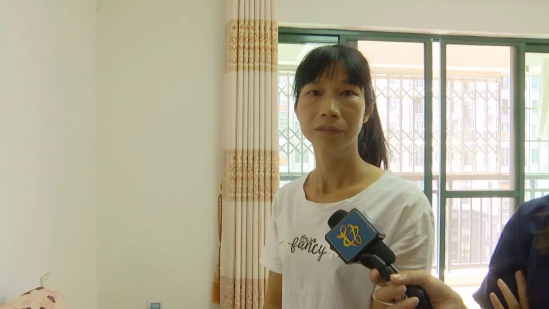 近日,记者来到位于中恒体育馆附近的金源世家,住在71栋8楼的业主谢