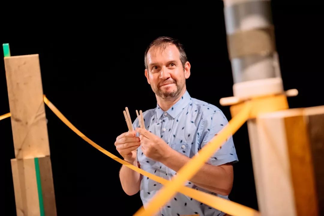 演员呢,只有一个,即主创之一andy manley——"苏格兰演艺界毫无疑问的