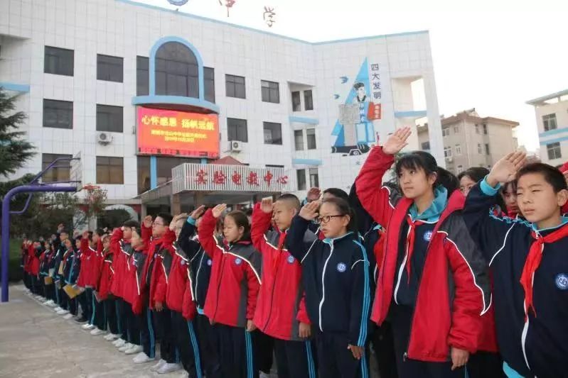 肥城龙山中学学生坠楼图片