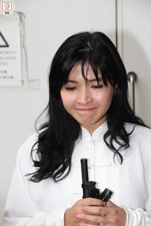 避过雪藏涉醉驾陈伟琪素服look饮泣认错