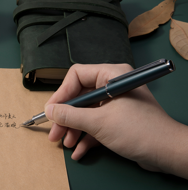 不可或缺的小件奢侈品——用萧伯纳钢笔的男人最迷人