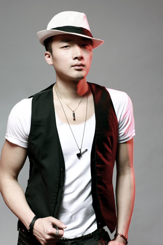 娱乐圈的多栖艺人,通常都是演而优则唱,唱而优则演_张枫