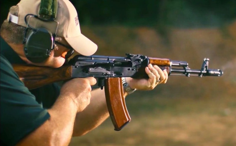 吃鸡游戏中有akm为什么见不到经典枪械ak47原来两者还有密切联系