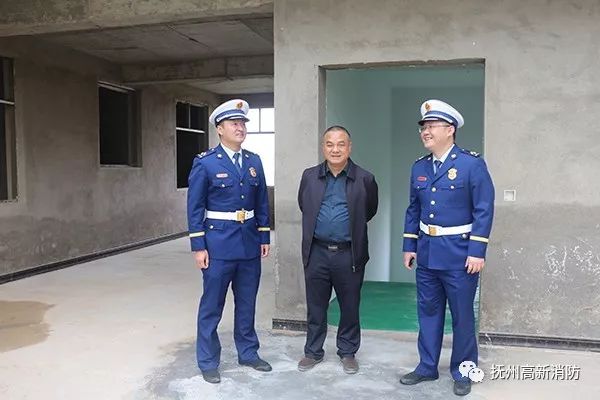 随后,丁武安副书记在大队主官的陪同下实地查看了小