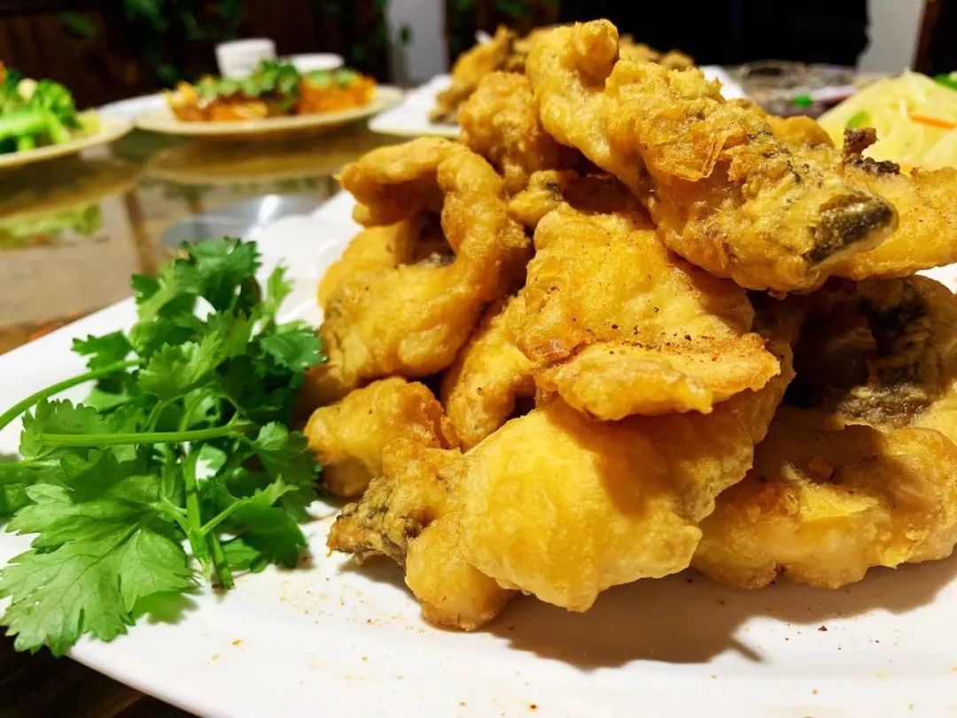 又是香菇?这个真不是了,现炸椒盐鱼块,流口水.|桌桌美味.