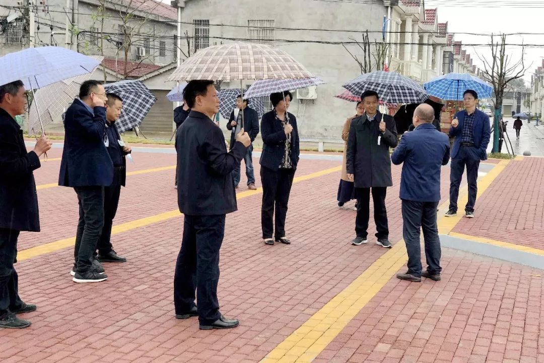 副主任刘昌明,程岗,王红和常委会部分组成人员,市人民政府副市长刘艳