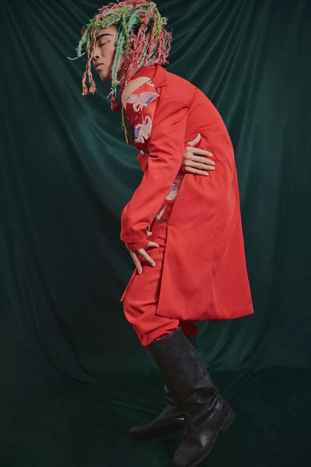 艺术家万云峰受邀看郝为民京梦大秀