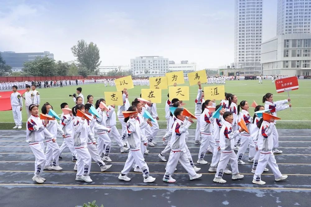 北京八一分校少年气势如虹第一届田径运动会盛大开幕