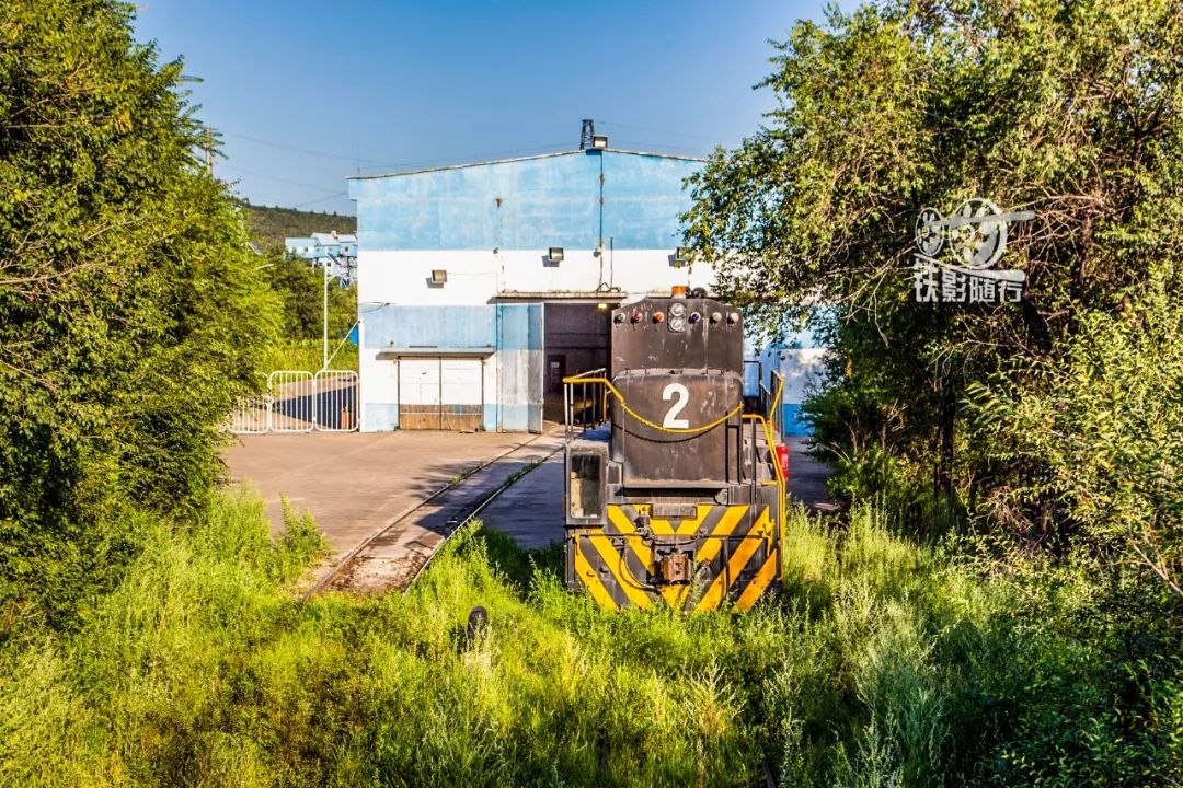 铁影安太堡煤矿的u33c型遥控内燃机车