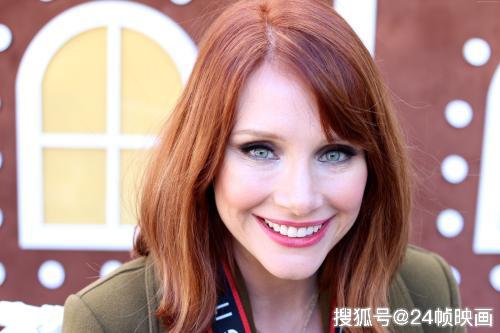 由于原定饰演约翰·康纳的妻子凯特·康纳的法国女演员夏洛特·甘斯布