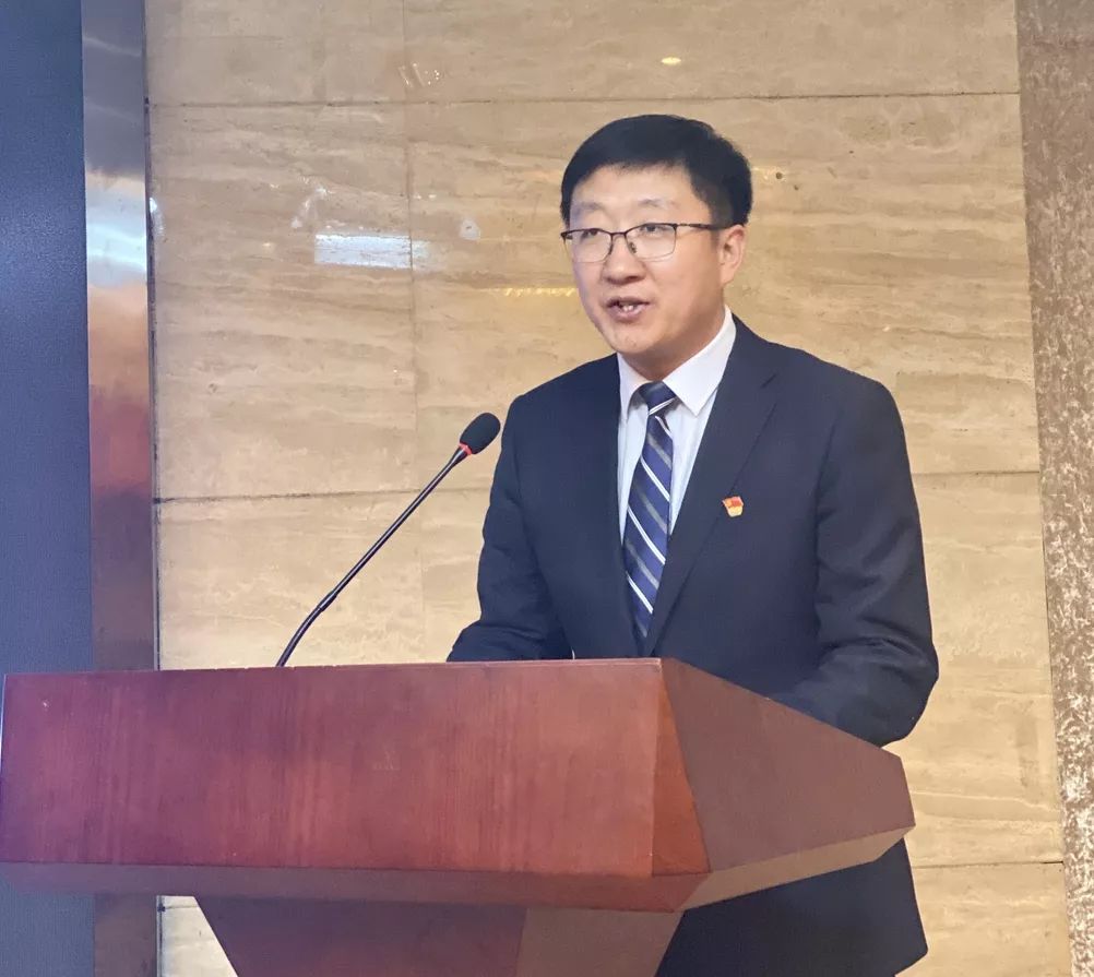 会上,中卫机场副总经理李彦博和市场业务人员对中卫机场运营基本情况