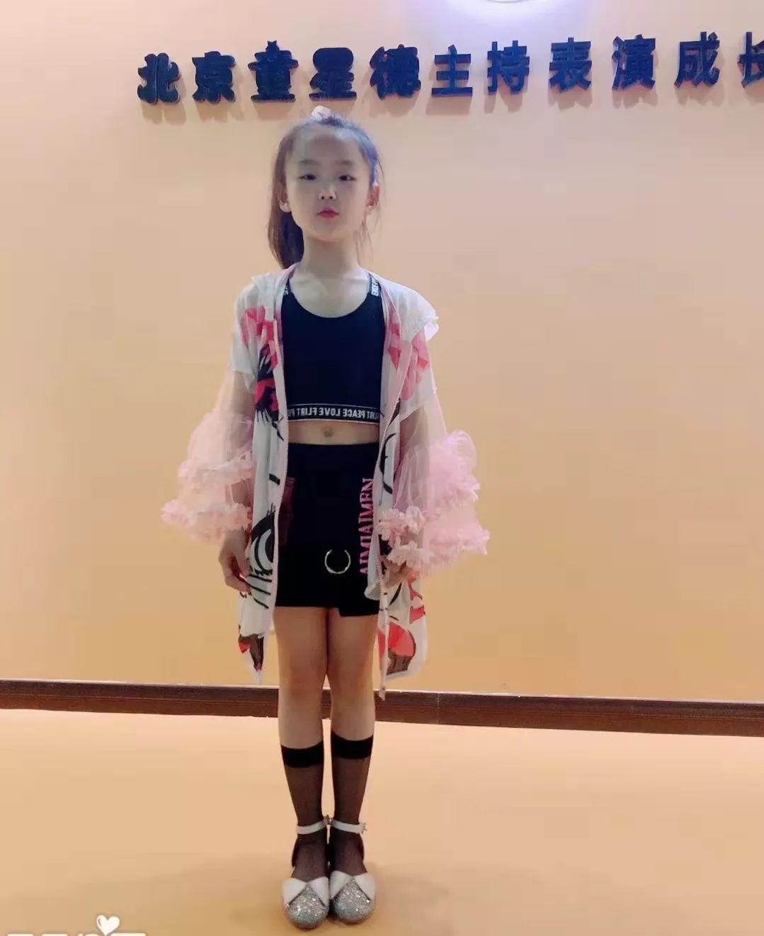 刘芃语童星我行其野芃芃其麦在阳光下绽放的葵花女孩