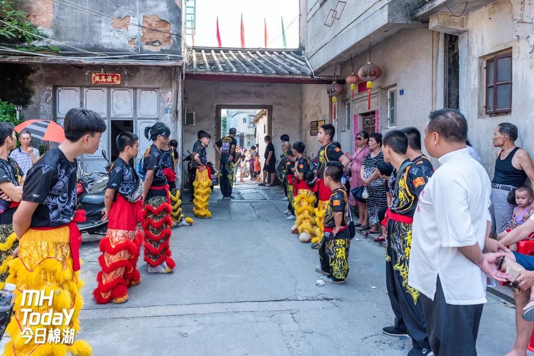 棉湖姑娘黄小幺登上央视,用一曲「歌声与微笑」展示古镇风采!