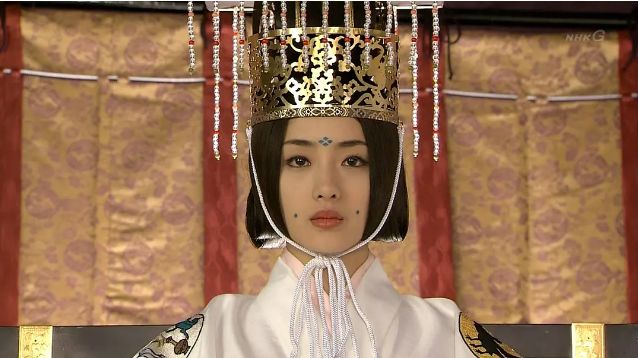 分别将第一代女帝推古天皇和末代女帝持统天皇最为终章人物进行脉述