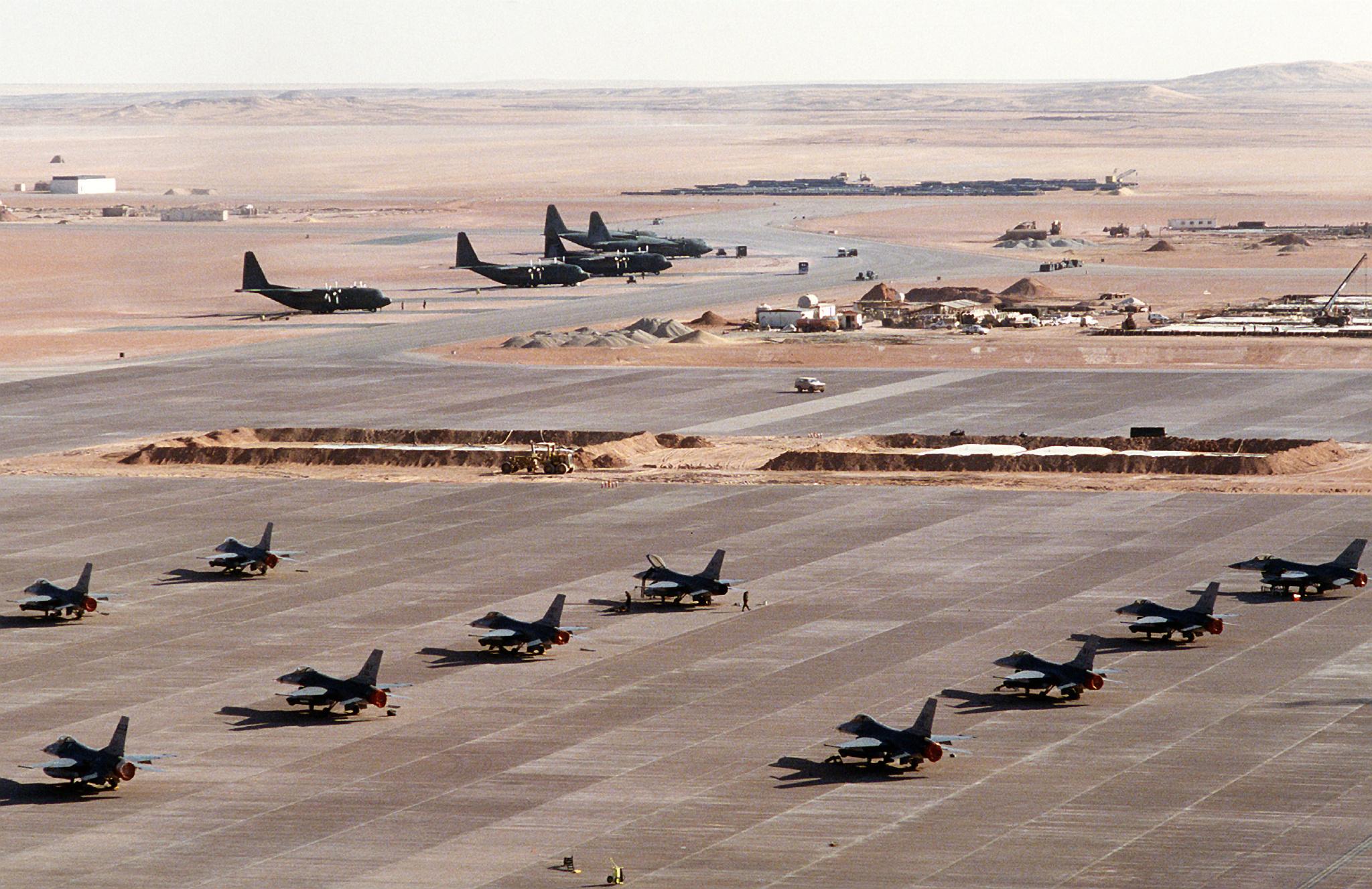 航程1.2万公里,能挂24枚核弹,b1b首次部署沙特,美国剑指伊朗?