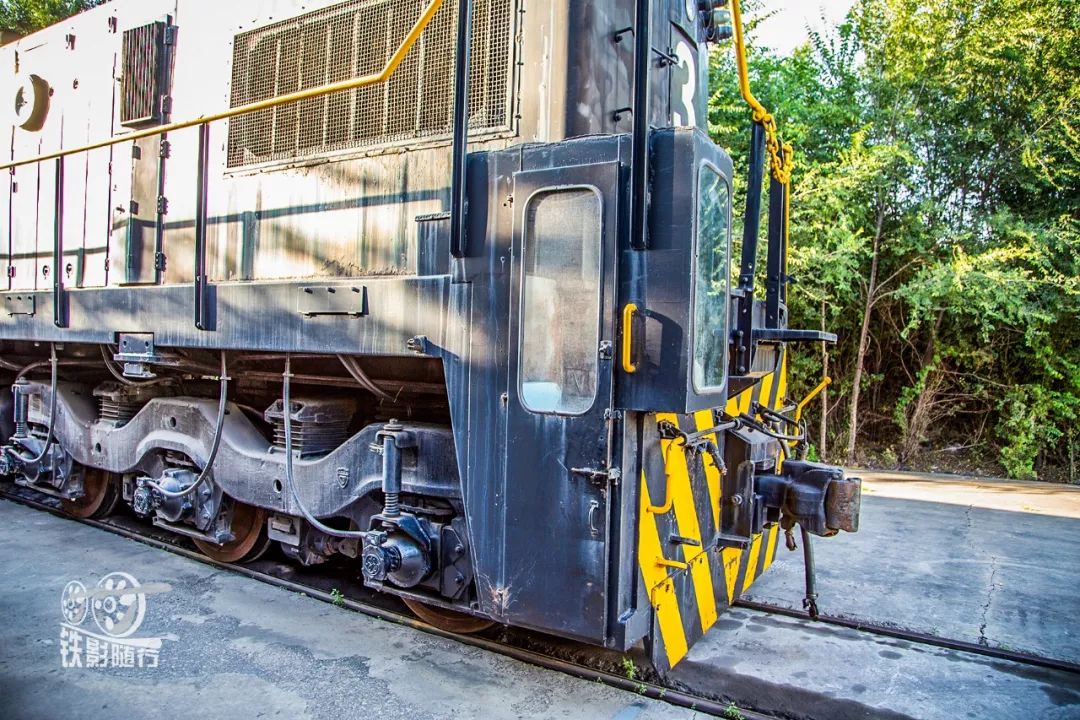 铁影安太堡煤矿的u33c型遥控内燃机车