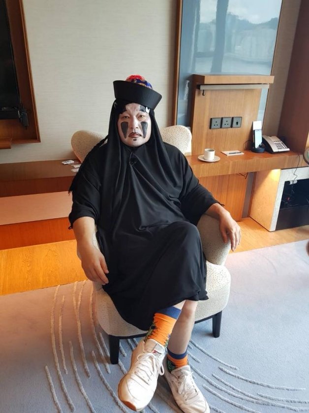 从"无脸男"到"神妙汉"!姜虎东最新cosplay熊猫再度超越自己