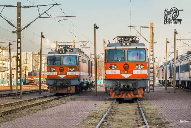 铁影安太堡煤矿的u33c型遥控内燃机车