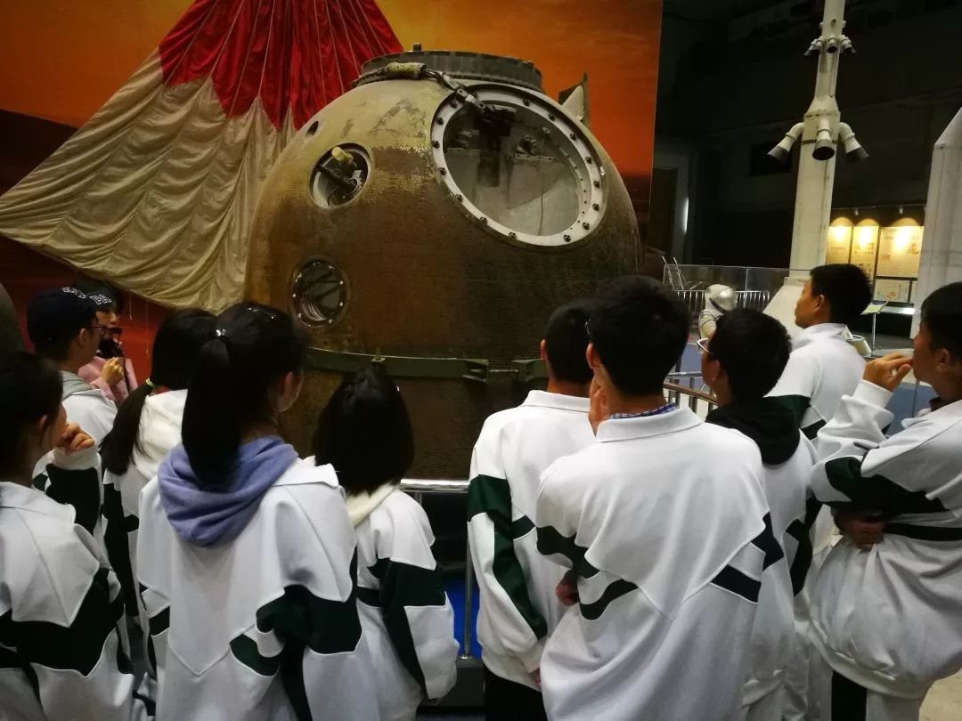 钱学森班探秘太空追寻我的航天梦海淀实验中学高一年级钱学森班特色