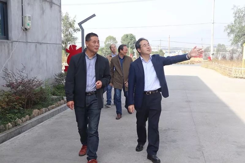 走亲连心三服务杭州市政府副秘书长王仁赴寿昌镇大塘边村开展三服务