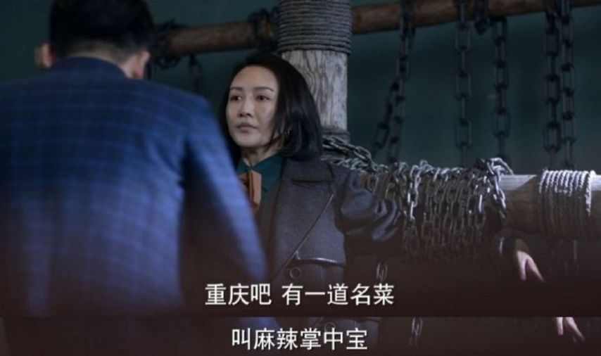 只是这一次不是她去拔别人的指甲,而是被别人架上酷刑架了.