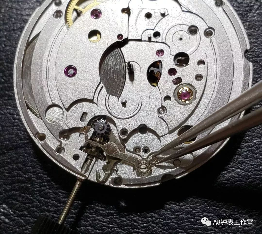 拆卸海鸥2824-2手表机芯全过程